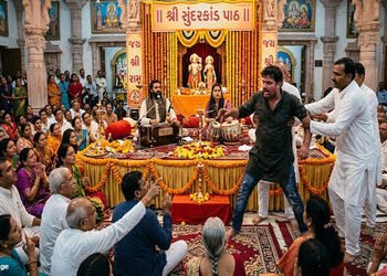 વડોદરા: દંતેશ્વર રામજી મંદિરમાં યોજાયેલા સુંદરકાંડના સ્ટેજ પર નશેબાજે તલવાર લઈને ચડી ગઈ હંગામો કર્યો…