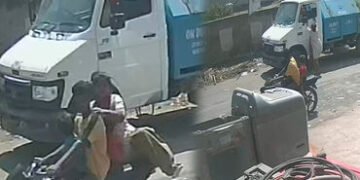 જામનગરમાં સિક્કા સર્કલ પાસે ઉભી રખાયેલી કચરા ગાડીમાંથી એક મોબાઇલ ફોનની દિન દહાડે ઉઠાંતરી કરાઈ | A mo…