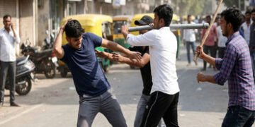 લાલપુર નજીક મેઘપરમાં ગાડી ધીમે ચલાવવા બાબતે ઠપકો આપતાં યુવક પર પાઇપ અને લાકડી વડે જીવલેણ હુમલો: બે સ…