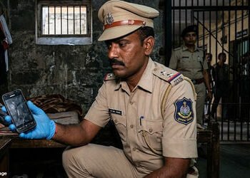 જામનગરની જિલ્લા જેલ ફરીથી ચર્ચાના એરણે… જેલની તપાસ દરમિયાન એક મોબાઇલ ફોન મળી આવતાં પોલીસે ગુનો નોં…