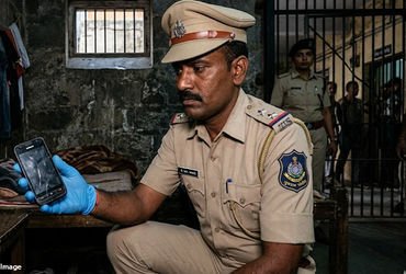 જામનગરની જિલ્લા જેલ ફરીથી ચર્ચાના એરણે… જેલની તપાસ દરમિયાન એક મોબાઇલ ફોન મળી આવતાં પોલીસે ગુનો નોં…