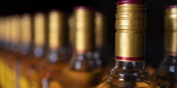 જામનગરમાં બાઈક ચાલક દારૂ સાથે ઝડપાયો: બાઈક સહિત રૂ. 71 હજારનો મુદ્દામાલ જપ્ત | Biker caught with liq…