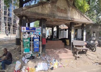 સ્વચ્છતા સર્વેક્ષણમાં દેશમાં અગ્રેસર સુરતની બીજી બાજુ પણ છે: સુરતના અશ્વિનીકુમાર રોડ પર મૃતદેહના વિસ…