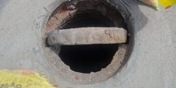 વડોદરા: ગટરો પરથી લોખંડના ઢાંકણ ચોરીનું ચાલતું વ્યવસ્થિત કૌભાંડ | Vadodara: Scam of stealing iron co…