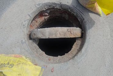 વડોદરા: ગટરો પરથી લોખંડના ઢાંકણ ચોરીનું ચાલતું વ્યવસ્થિત કૌભાંડ | Vadodara: Scam of stealing iron co…