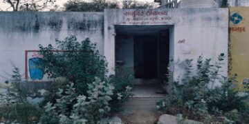 પોરડા ગામમાં જાહેર શૌચાલય ગંદકી, ઝાડી-ઝાંખરામાં ગરકાવ | Public toilet in Porda village dirty submerg…