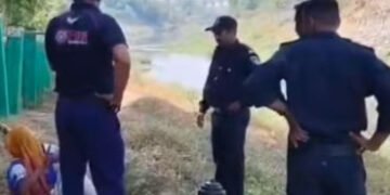 વિશ્વામિત્રીના કિનારે મગરોથી 15 ફૂટ દૂર સૂનમૂન બેસી રહેલી મહિલાને બચાવી લીધી | Woman rescued from cr…