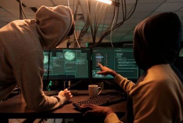 અમદાવાદ: શેઠના નામે આવેલી APK ફાઈલ ડાઉનલોડ કરવી ભારે પડી, આધેડના ખાતામાંથી રૂ.10 લાખ સાફ | Fake APK …