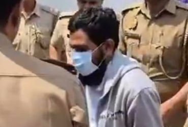 VIDEO: CM યોગીની માતા પર ટિપ્પણી કરનાર મૌલાના લંગડાતો જોવા મળ્યો, UP પોલીસે બિહારથી કરી હતી ધરપકડ | …