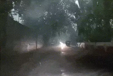 ઝાડ કે થાંભલા નીચે ઊભા ન રહેતા! રાજ્યમાં 4 દિવસ વીજળીના કડાકા સાથે કમોસમી વરસાદની આગાહી | western di…