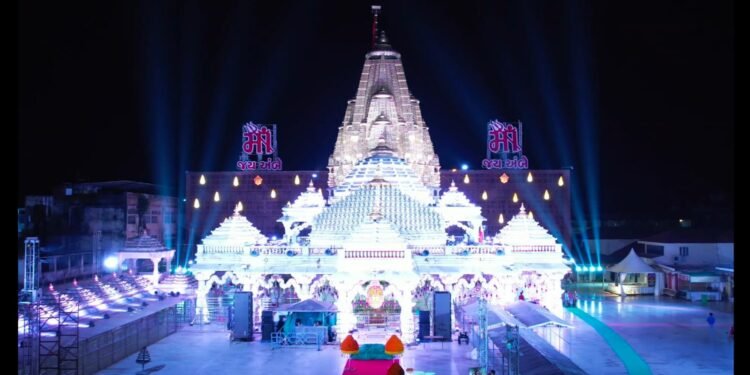 અંબાજી મંદિર ભટ્ટ જી મહારાજ મુન્ના બાદ તુષાર વિવાદ