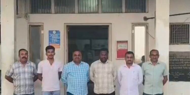 અલંગ પોલીસ દ્વારા જુગાર અને પ્રોહબીશન રેડ કરવામાં આવી