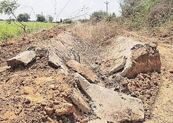 કેનાલમાં 12 વર્ષથી ટીપું'ય પાણી નથી આવ્યું ને હવે સફાઈના નામે તોડી નાખી