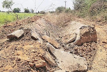 કેનાલમાં 12 વર્ષથી ટીપું'ય પાણી નથી આવ્યું ને હવે સફાઈના નામે તોડી નાખી