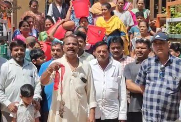 પીજમાં પીવાના પાણી મુદ્દે પંચાયત કચેરીએ માટલા ફોડી ઉંદરની ‘સ્મશાન યાત્રા’ કાઢી | Panchayat office br…