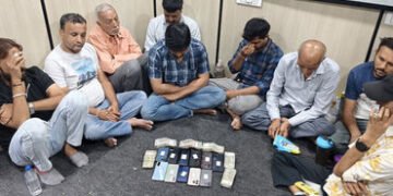 અમદાવાદમાં AMCના પાર્કિંગ પ્લોટમાં ધમધમતું જુગારધામ ઝડપાયું, PCBની રેડમાં 9 શખ્સો દબોચાયા | gambling…