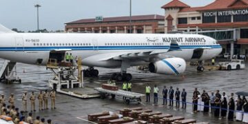 મિડલ ઈસ્ટ યુદ્ધમાં જીવ ગુમાવનારા 20 ભારતીયોના મૃતદેહ સાથે કુવૈતથી કેરળ પહોંચ્યું વિમાન | 20 indian b…