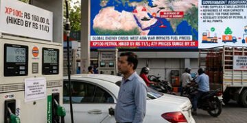 મોંઘવારીનો ડબલ ડોઝ: પ્રીમિયમ પેટ્રોલ અને ડીઝલના ભાવ આકાશ આંબ્યા, સરકારે કહ્યું પૂરતો સ્ટૉક ઉપલબ્ધ | …