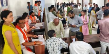 સુરતમાં ભાજપ વતી ચૂંટણી લડવા પડાપડી, ક્યાંક 160 તો ક્યાંક માંડ 35 દાવેદારો, બાયોડેટાનો ખડકલો | Count…