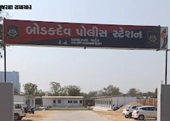 અમદાવાદ: થલતેજમાં માસૂમ બાળકોની હાજરીમાં જ પતિએ પત્ની પર છરીના ઘા ઝીંક્યા, પરિણીતા હોસ્પિટલ ખસેડાઈ |…