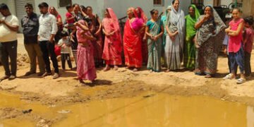 ચરાડવામાં માર્ગ નવીનીકરણનું કામ મંથરગતિએ થતાં લોકોને હાલાકી | People are suffering as road renovatio…