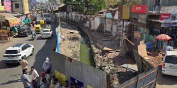 સરદાર સ્ટેચ્યુ પાસે પતરાં મારીને રસ્તો બંધ કરી દેવાતા પોસ્ટર વોર સાથે વિરોધ પ્રદર્શન | Protest with …