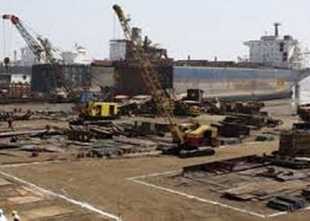 અલંગમાં માર્ચ માસમાં અંદાજ કરતા ઓછા માત્ર 7 શિપ આવ્યા, આગામી દિવસોમાં સ્થિતિ ચિંતાજનક | Only 7 ships…