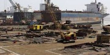 અલંગમાં માર્ચ માસમાં અંદાજ કરતા ઓછા માત્ર 7 શિપ આવ્યા, આગામી દિવસોમાં સ્થિતિ ચિંતાજનક | Only 7 ships…