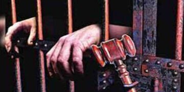 પેટ્રોલપંપ પર લૂંટ-ધાડના કેસમાં 3 શખ્સને 7-7 વર્ષની સખત કેદ | 3 men sentenced to 7 years each in pet…