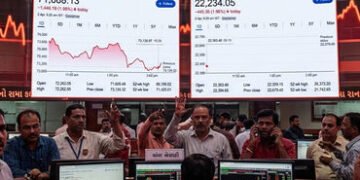 શેરબજારમાં ટ્રમ્પ ઈફેક્ટ : સેન્સેક્સમાં 1,526 અને નિફ્ટીમાં 470 પોઈન્ટનો તોતિંગ કડાકો | Stock Market…