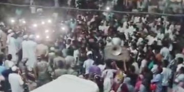 SIRમાં મતદાર યાદીમાંથી નામ કપાઈ જતાં હોબાળો, બંગાળમાં 7 અધિકારીઓને 8 કલાક ઘેરાયા, હાઇવે પર ચક્કાજામ …