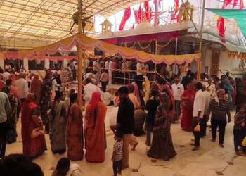 ખેડબ્રહ્મા અંબાજી મંદિરે શ્રદ્ધાનું ઘોડાપૂર: ચૈત્રી પૂર્ણિમાએ હજારો ભક્તોએ કર્યા મા અંબાના મંદિરના દ…