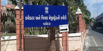 હિન્દુ સનાતનીઓ દ્વારા અશાંતધારાના કડક અમલ અંગે વડોદરા કલેકટર કચેરીએ આવેદન અપાયું | application tp Va…