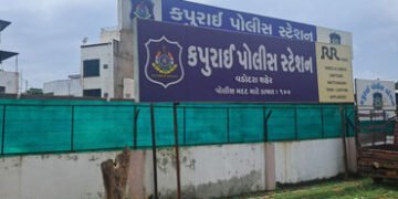 જામ્બુવા બ્રિજ પાસેથી ૧૫ પશુઓ ભરેલી ટ્રક સાથે ડ્રાઈવર-ક્લીનર ઝડપાયા | Driver cleaner caught with tru…