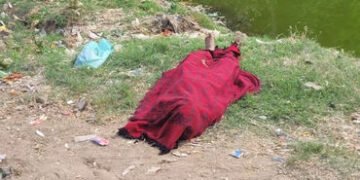 અમદાવાદમાં સરખેજ-ધોળકા રોડ પર વૃદ્ધાનો મૃતદેહ મળતા ચકચાર, પોલીસે તપાસ હાથ ધરી | Ahmedabad: Elderly W…