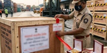 સરકારે 10 એશિયન દેશોમાંથી સોના, ચાંદી અને પ્લેટિનમના દાગીનાની આયાત પર અંકુશ મૂક્યો | Govt Restricts …