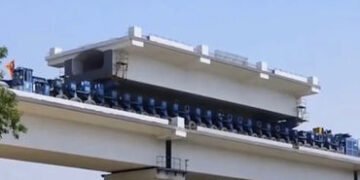 બુલેટ ટ્રેન પ્રોજેક્ટ : પીલરો પર તોતિંગ વજનના ગર્ડરો મૂકવા આધુનિક ટેકનોલોજીનો ઉપયોગ | Bullet Train P…