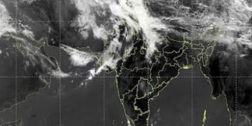 ભારતના આકાશમાં દેખાયા 1000 કિ.મી. લાંબા કાળા ઘટ્ટ વાદળ, કરા સાથે વરસાદની આગાહી | massive cloud forma…