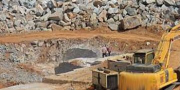 સુદામડામાં પથ્થરના ગેરકાયદે પાંચ ખાણ સંચાલકોને 595 કરોડનો દંડ | Five illegal stone quarry operators …