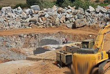 સુદામડામાં પથ્થરના ગેરકાયદે પાંચ ખાણ સંચાલકોને 595 કરોડનો દંડ | Five illegal stone quarry operators …