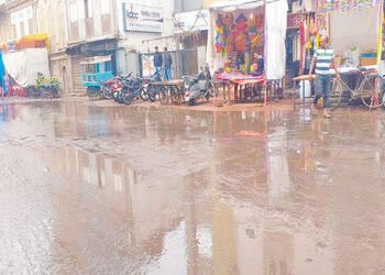 ભરઉનાળે ચોમાસા જેવો માહોલ : ખેડા અને આણંદમાં કમોસમી વરસાદી ઝાપટાં | Monsoon like conditions in the m…