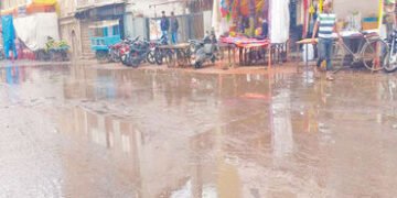 ભરઉનાળે ચોમાસા જેવો માહોલ : ખેડા અને આણંદમાં કમોસમી વરસાદી ઝાપટાં | Monsoon like conditions in the m…