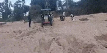 ‘અમે અધિકારીઓને હપ્તા આપીએ છીએ’, છોટા ઉદેપુરના અછાલા ગામે રેતી માફિયાઓનો આતંક, વિરોધ કરનારા ખેડૂતોને…