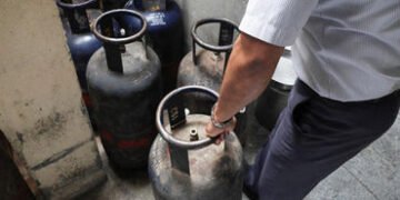 યુદ્ધ ઇફેક્ટ : હોટલ ઉદ્યોગ બંધ થવાના આરે : 10 ટકા કોમર્શિયલ ગેસ સિલિન્ડર સામે 50 ટકાની માંગ | Vadoda…