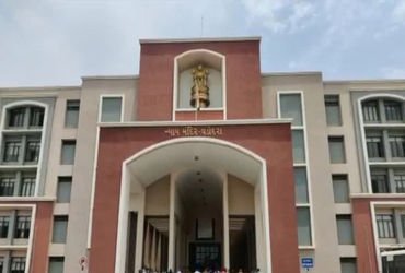 વડોદરા કોર્ટમાં સતત ગેરહાજર રહેનાર SRP જવાનને બે મહિનાની કેદની સજા | SRP jawan sentenced to two mont…