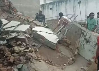 મધ્યપ્રદેશના અનૂપપુરમાં 4 માળની હોટલ ધરાશાયી, 1નું મોત, અનેક લોકો દટાયા હોવાની આશંકા | madhya prades…