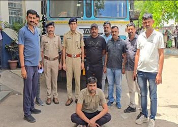 વઢવાણના વસ્તડી નજીક ટેન્કરમાં છુપાવીને લઇ જવાતો 95 લાખનો દારૂ ઝડપાયો | Liquor worth Rs 95 lakhs seiz…