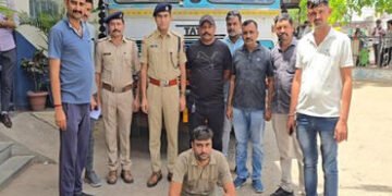 વઢવાણના વસ્તડી નજીક ટેન્કરમાં છુપાવીને લઇ જવાતો 95 લાખનો દારૂ ઝડપાયો | Liquor worth Rs 95 lakhs seiz…