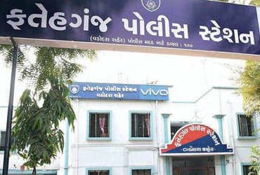 AAPપાર્ટીના વોર્ડ નં.૨ના ઉમેદવારની માલિકીના ઢાબા પરથી દારૃ પકડાયો | liqour caught from the premises …