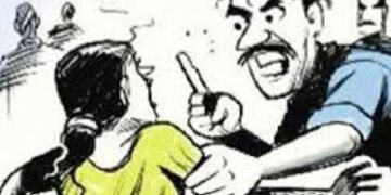 પત્ની ઉપર હુમલો કરી પતિ ત્રણ વખત તલ્લક બોલ્યો | Pwúlúwan we a kan eriáfféwú ren an apasa pwe a pwúpw…